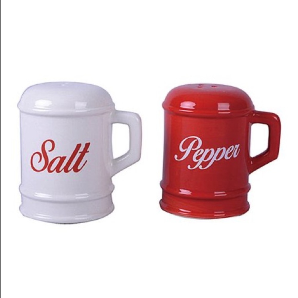 NWT Red & White Vintage Salt & Pepper Shakers - Picture 4 of 4